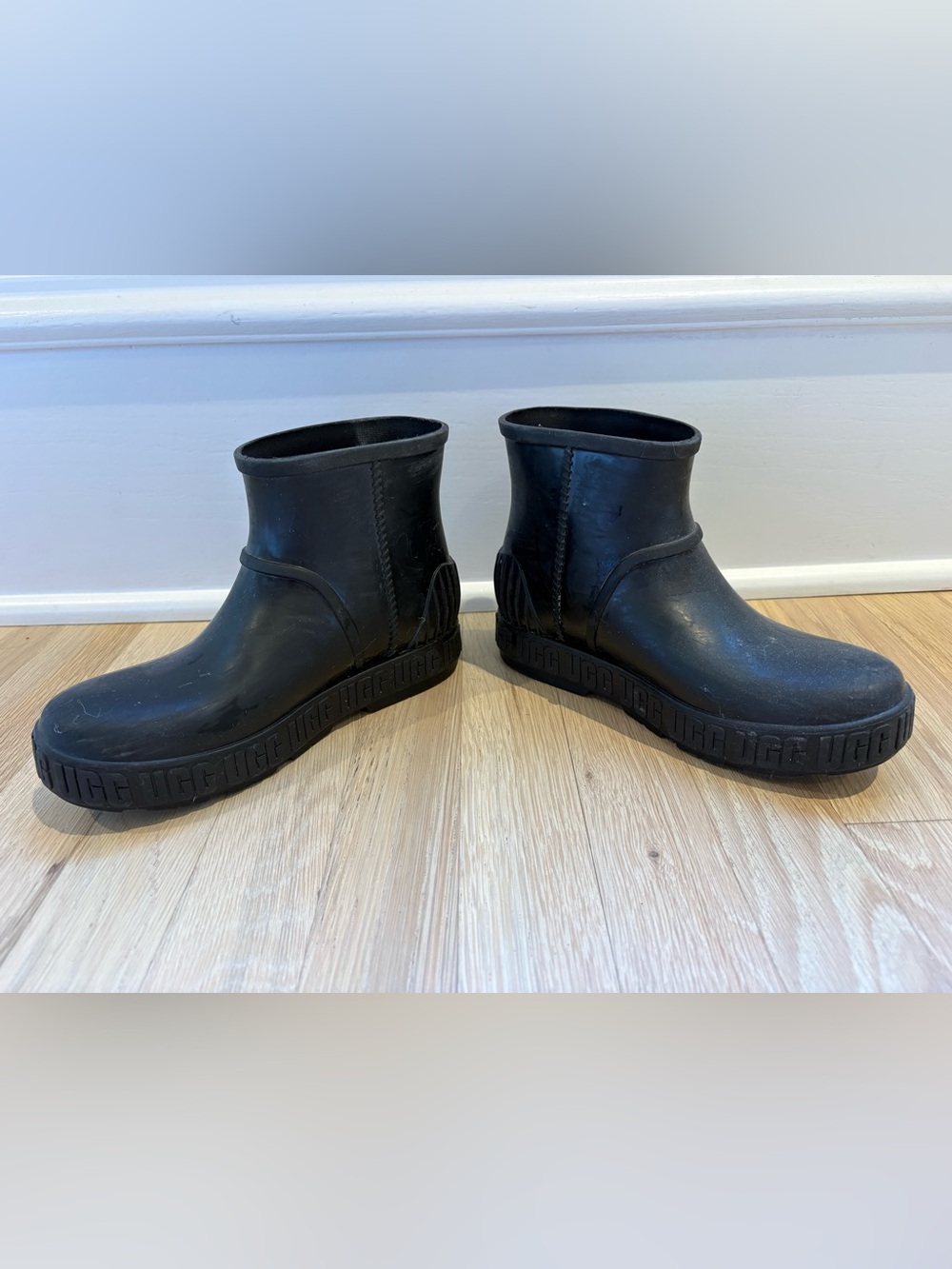 UGG Kids size 3 Black Short Waterproof Rain Boots